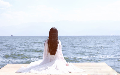 你好夏天唯美清纯海边白裙美女图片宽屏壁纸--159kb