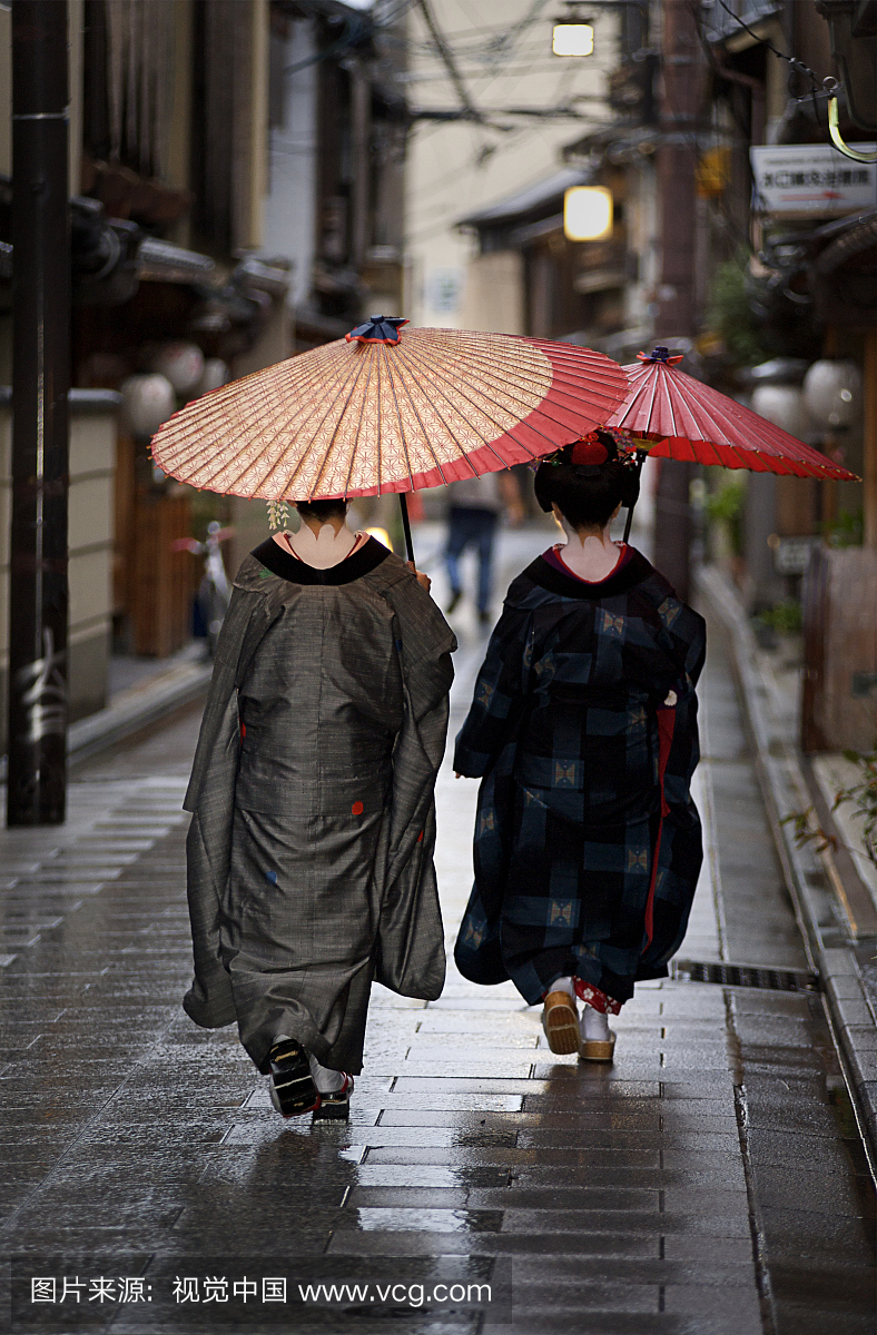 日本Maiko在雨中,京都,日本