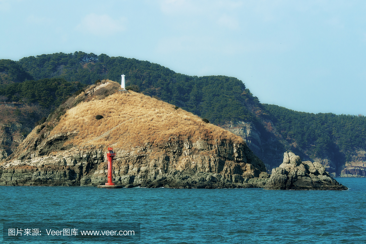 韩国岛上的两座灯塔