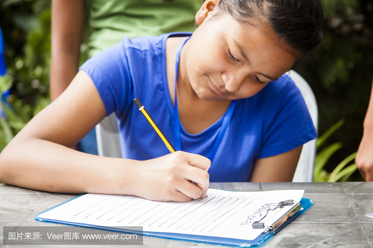 青少年注册慈善志愿者登记表。多族裔群体