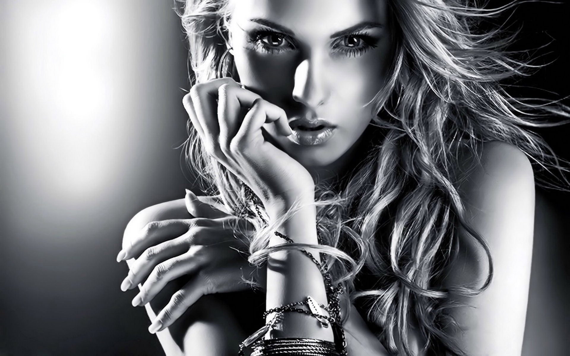 黑白美女高清壁纸