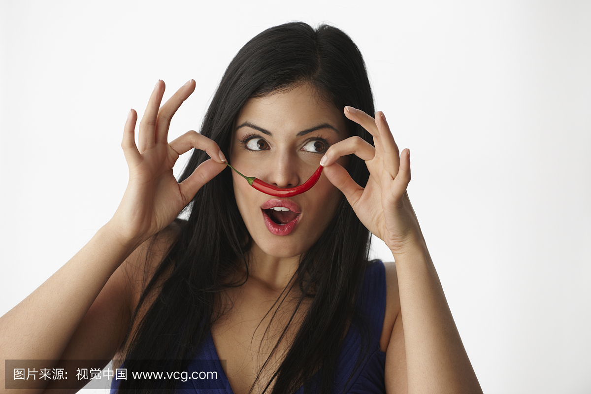 人,白色背景,25岁到29岁,西班牙和葡萄牙人