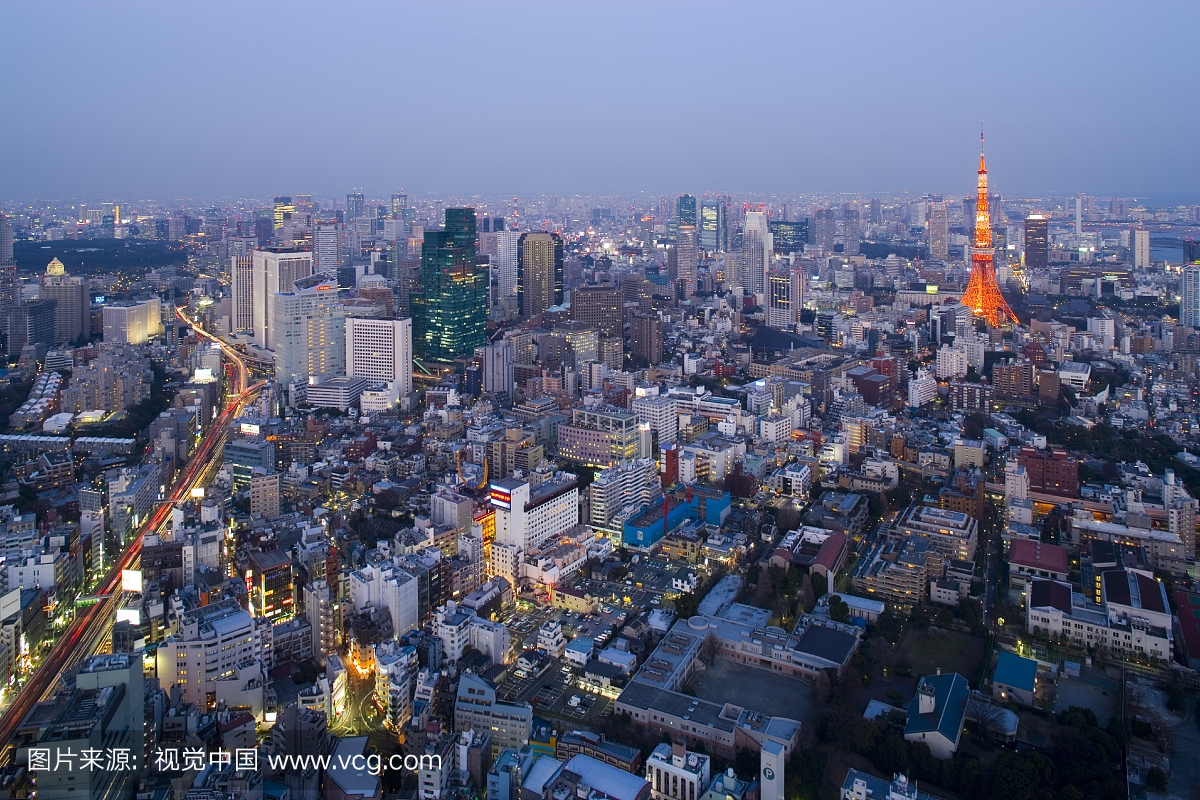 日本东京都港区六本木东京塔和建筑物的鸟瞰图