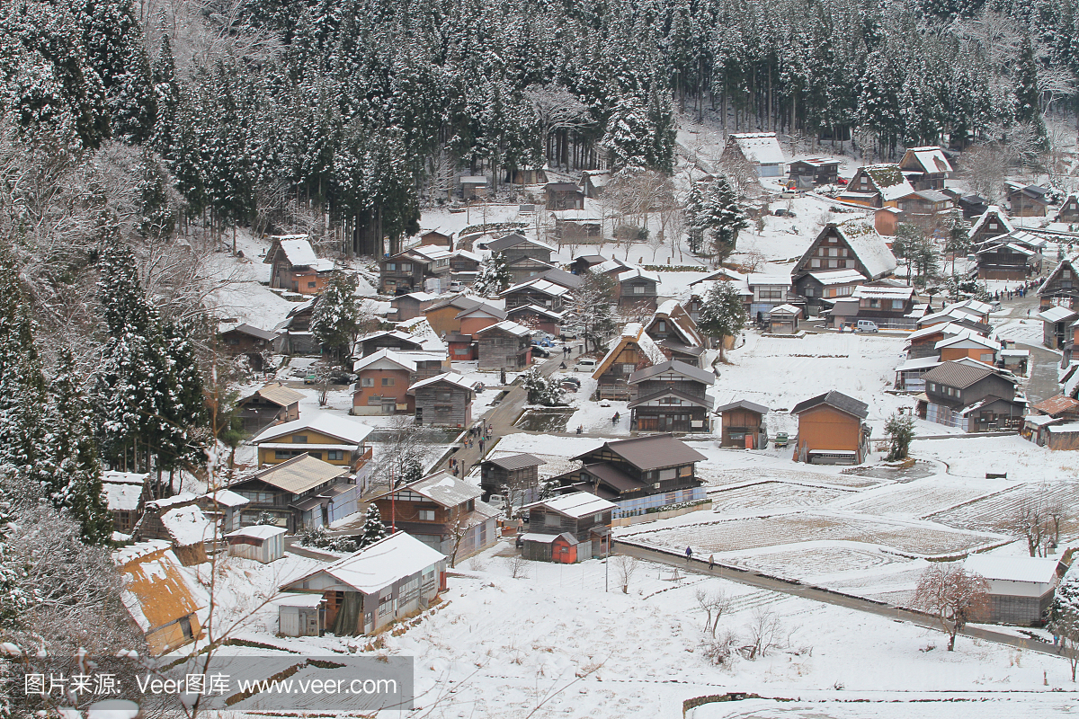 白川川与降雪岐阜中部日本
