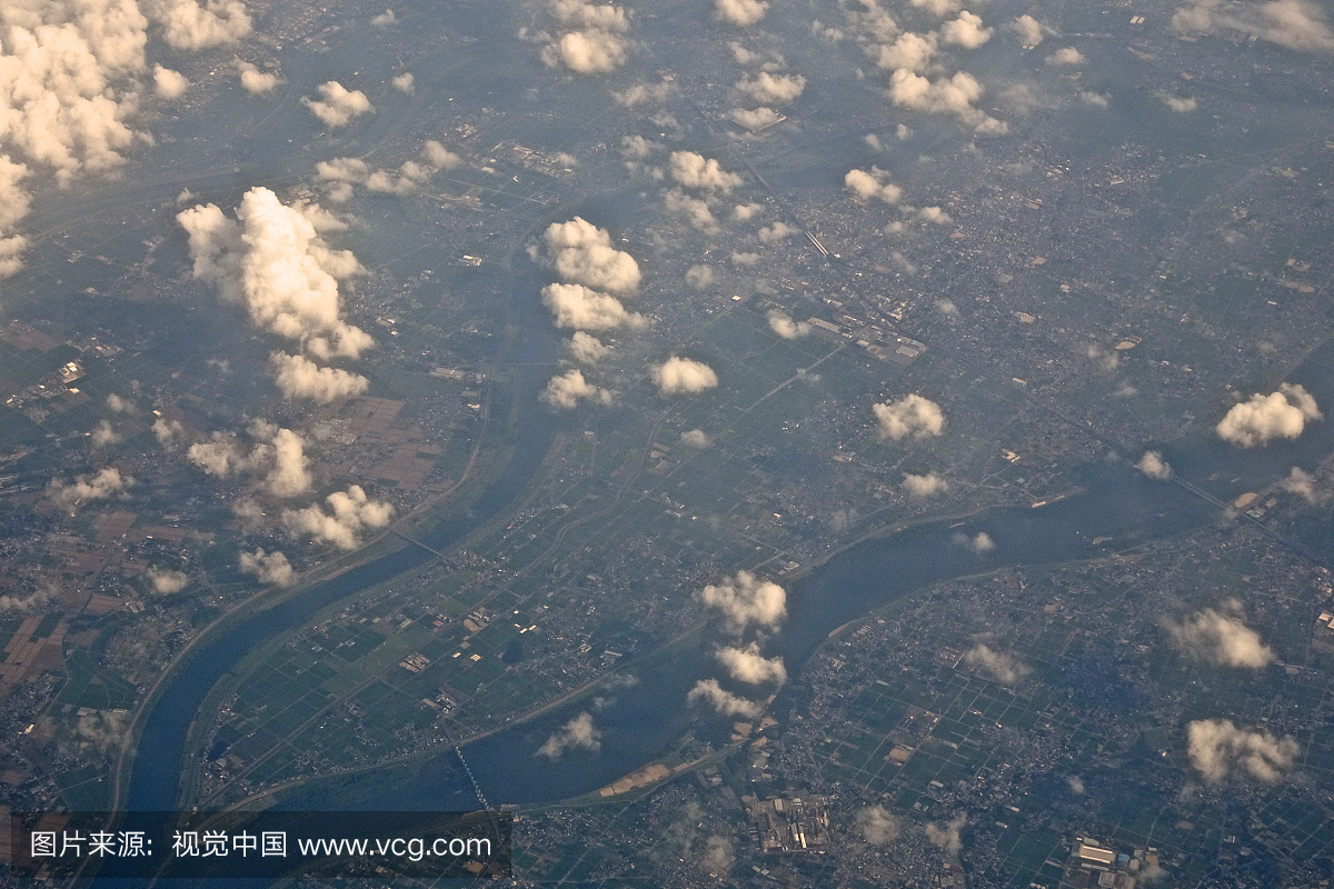 木曾河和爱知县的羽岛市从飞机的白天时间鸟瞰