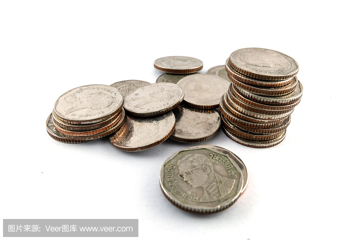 在白色背景隔绝的泰铢硬币(五泰铢类型)
