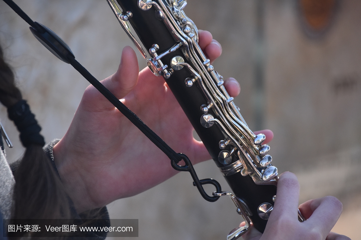 在管乐器上播放