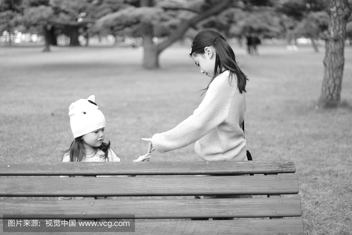 城市生活,姐妹,播放日期,长椅