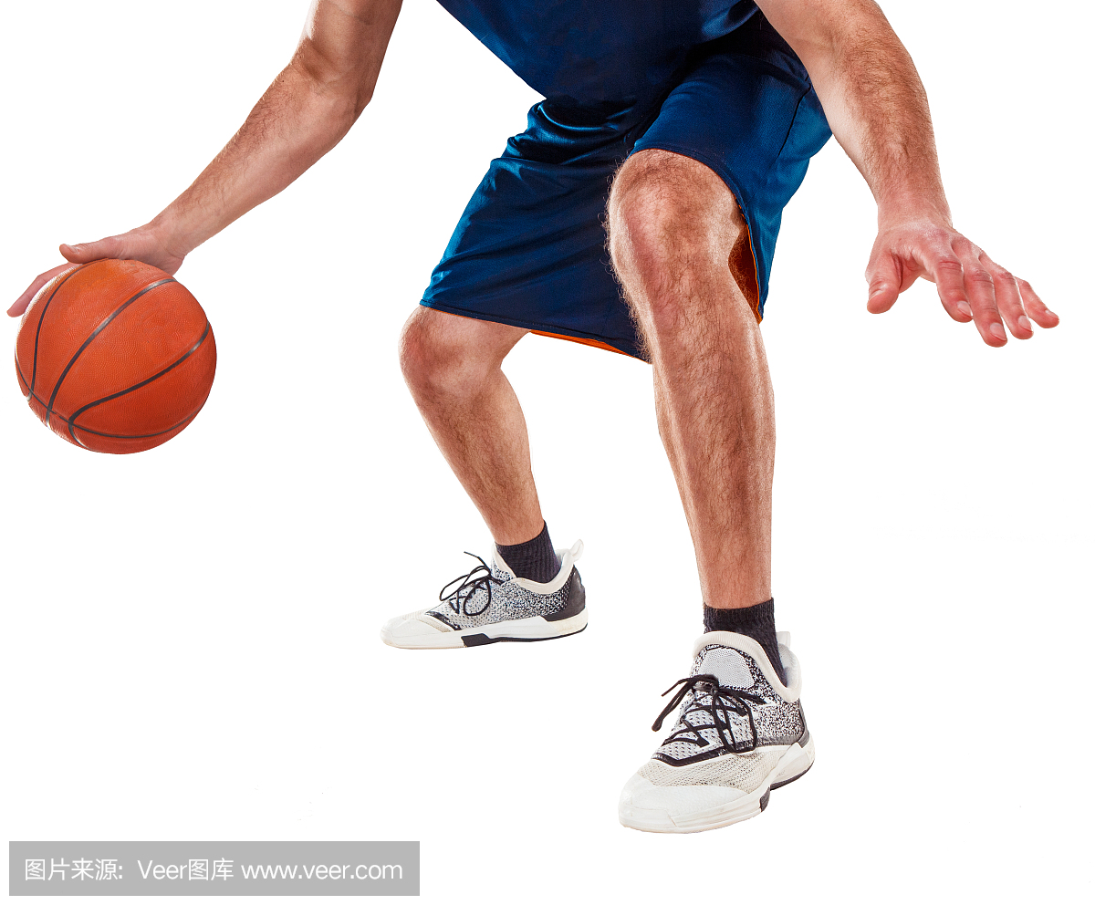 一个有球的篮球运动员的腿