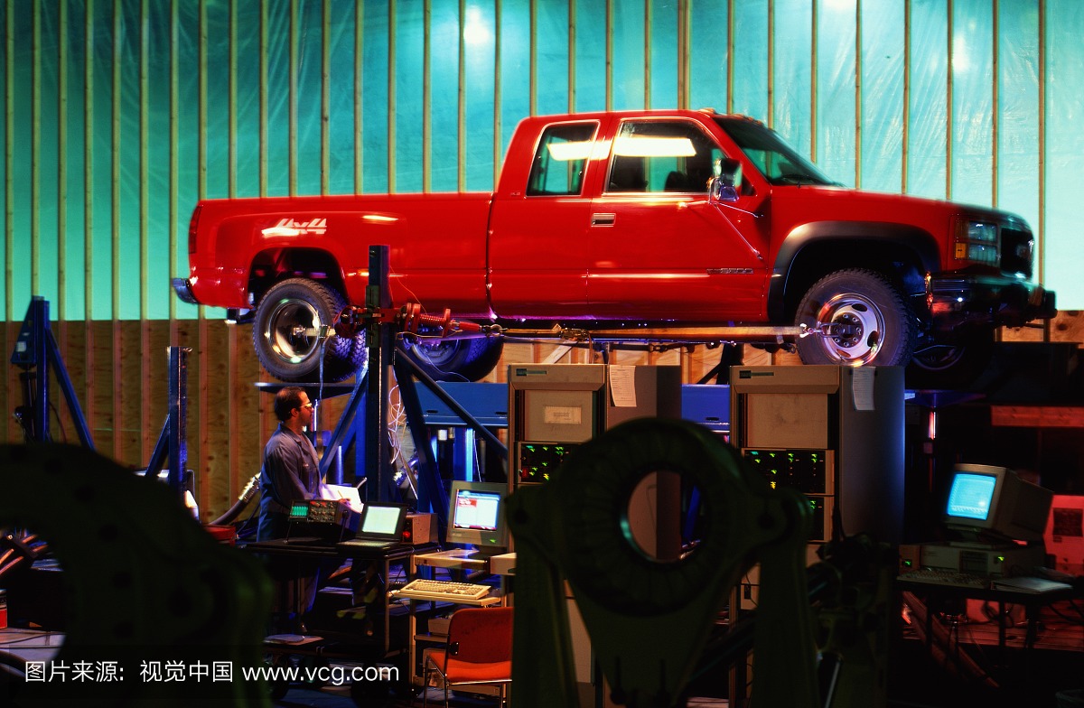 底特律,美国密歇根州的皮卡车的机械测试减震