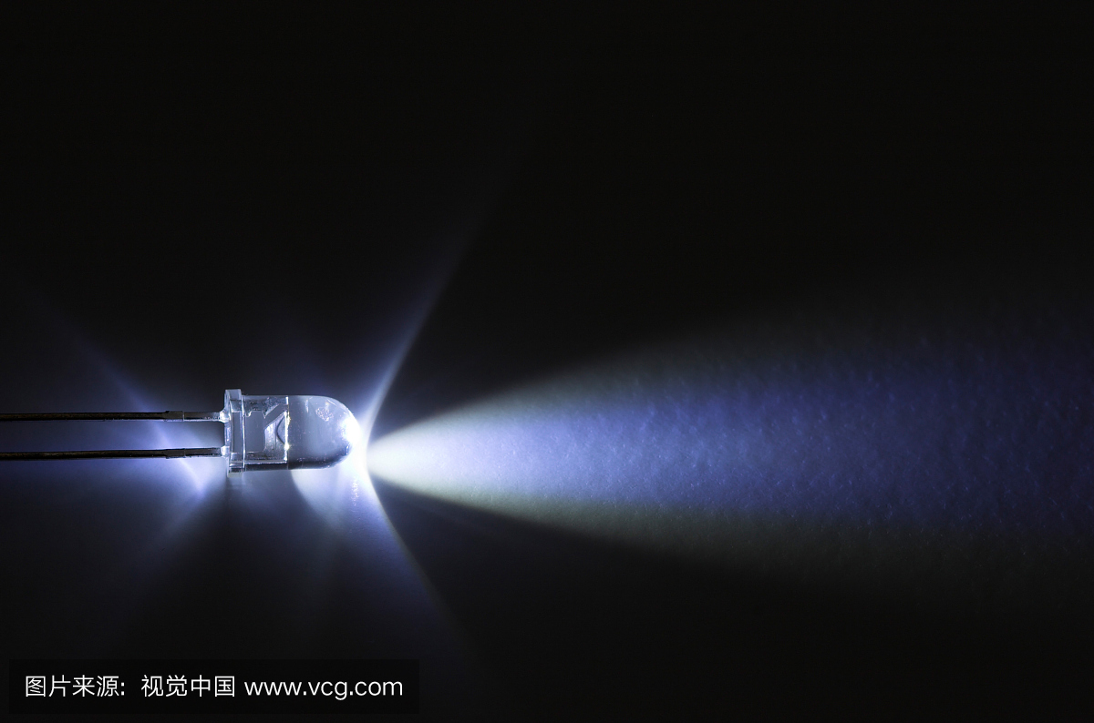白色LED。发光二极管(LED)基于正向偏置异质