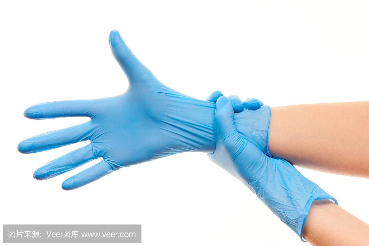 女医生的手戴上蓝色无菌手术手套