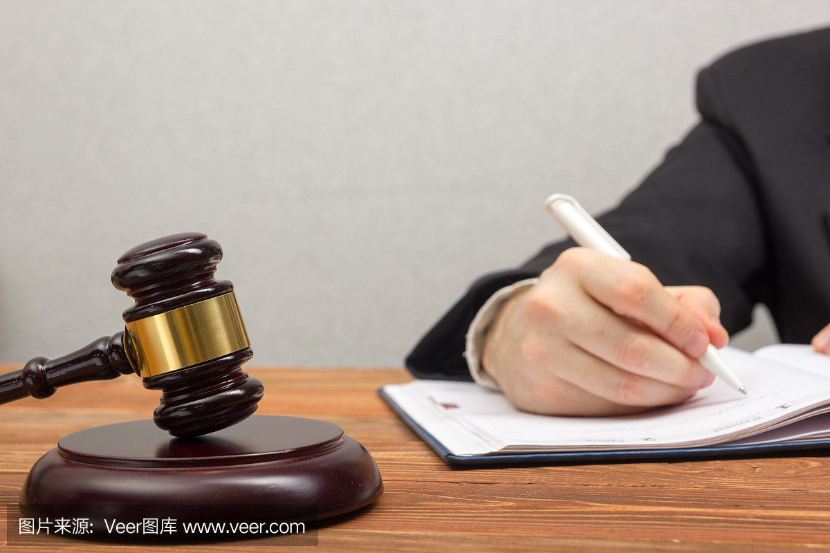 律师工作。公证人在其工作场所签发文件