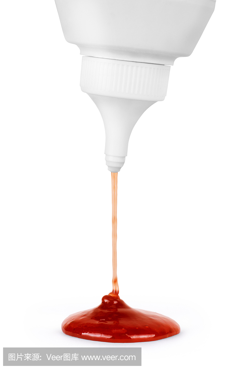 Jem从白色背景上的瓶子倒出来