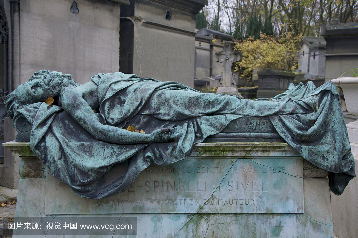 巴黎,法国,Pere Lachaise公墓,雕刻Croce-Spin