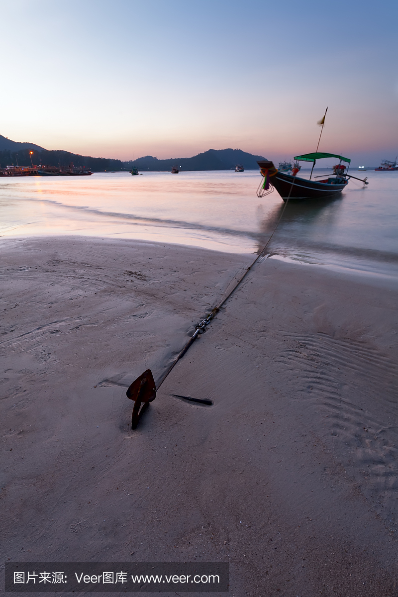 固定的,停滞的,抛锚的,垂直画幅