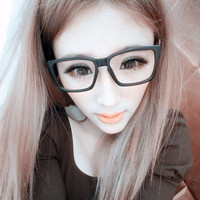 阿宝色戴眼镜的美女qq头像图片 高清可爱女生-15kb