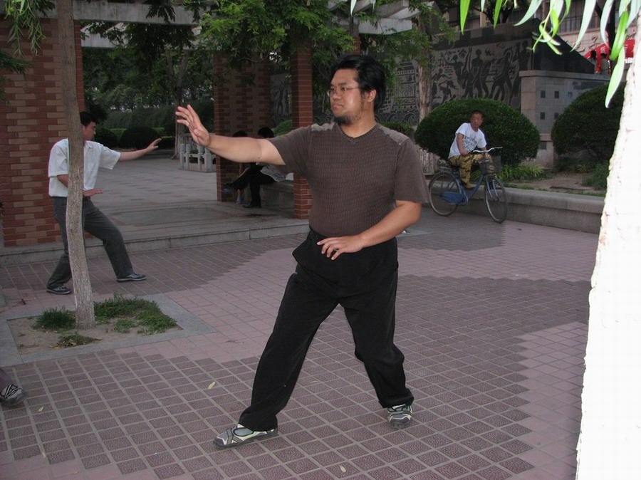 孙禄堂三体式站桩图解