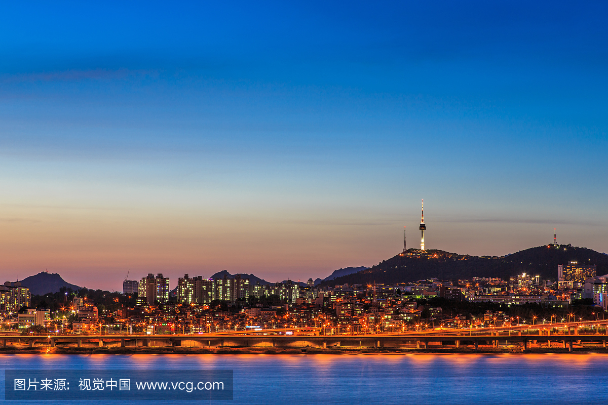 朝鲜文化,城市生活,滨水,黄昏
