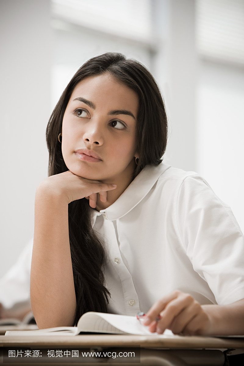 一个人,女高中生,仅青少年,14岁到15岁