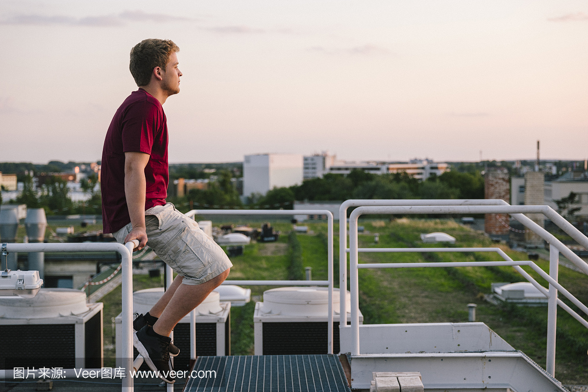 真实的人,城市生活,坐,仅男人