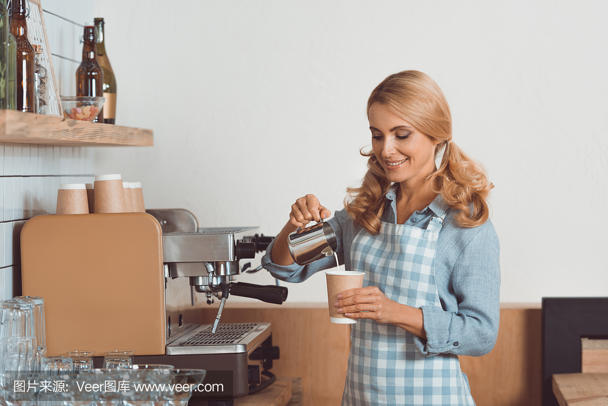 咖啡师制作咖啡