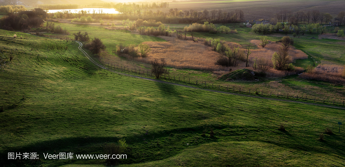 美丽的春天风景在日出,顿涅茨克地区,乌克兰