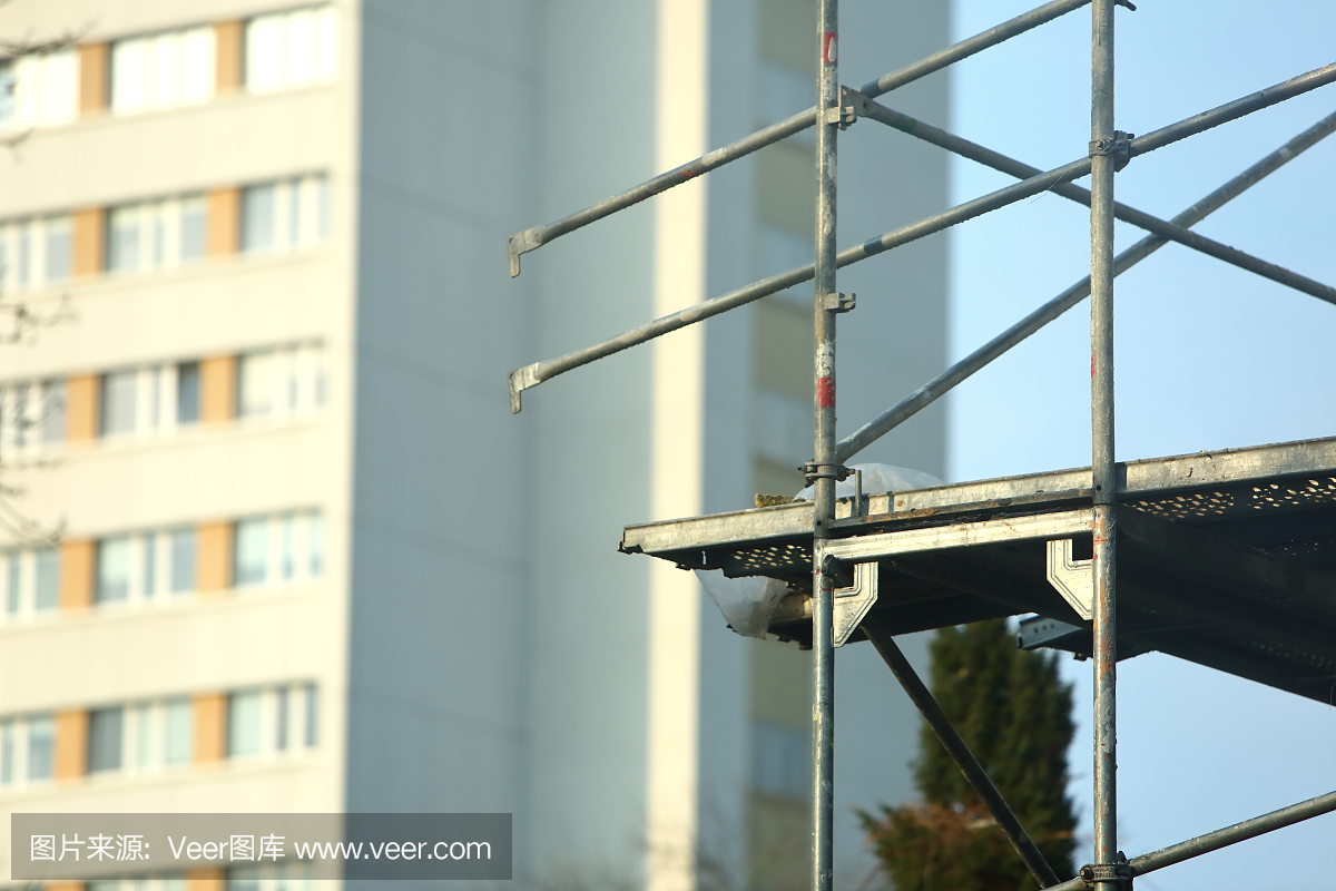 钢框架是在建筑物外部自由工作以修复幕墙绝缘