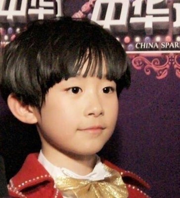 易烊千玺小时候照片