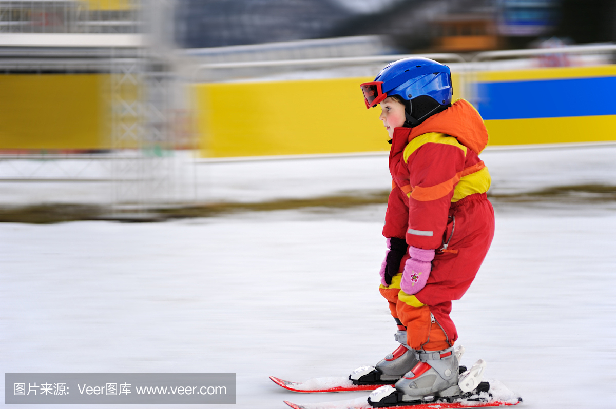 华体会- 华体会体育- 华体会体育官网【新闻随笔】“反季滑雪”缘何引燃消费热潮