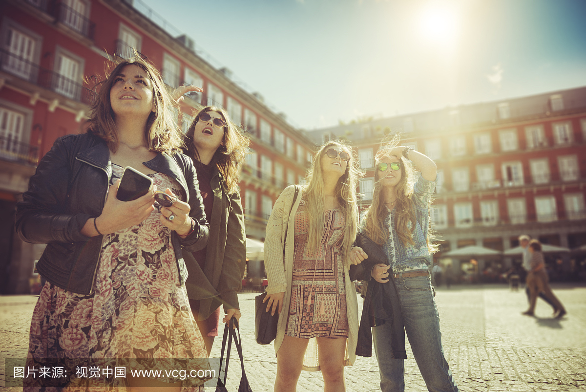 马德里广场主要的旅游妇女