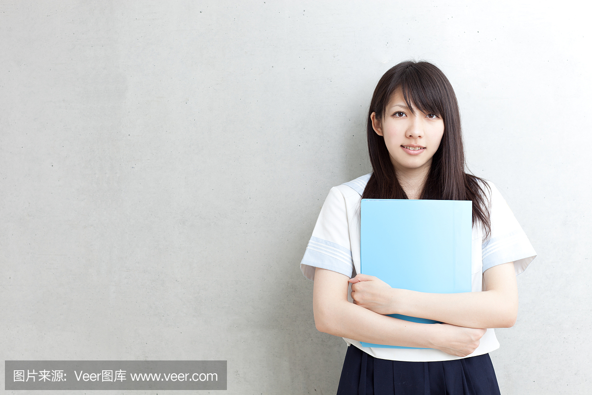 日本女高中学生拿着档案高中生丢掉一次应不应该图片