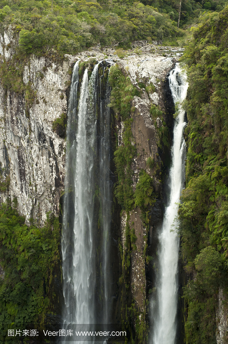 瀑布'Veu De Noiva'在Itaimbezinho峡谷,巴西