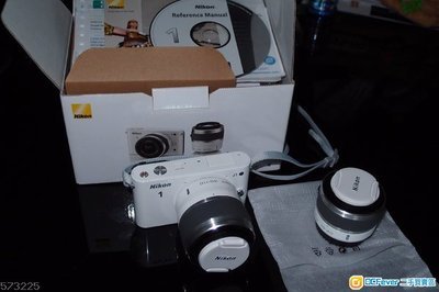 Nikon 1 J1 2 lens Kit set (99 % new) DCFeve Nikon 1 J1 2 lens Kit set (99 % new) DCFeve