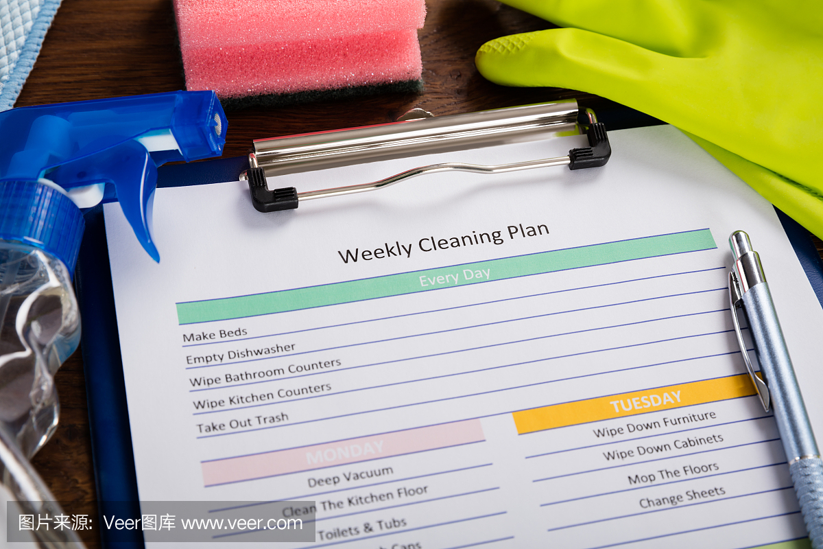 每周清洁计划表格高角度视图