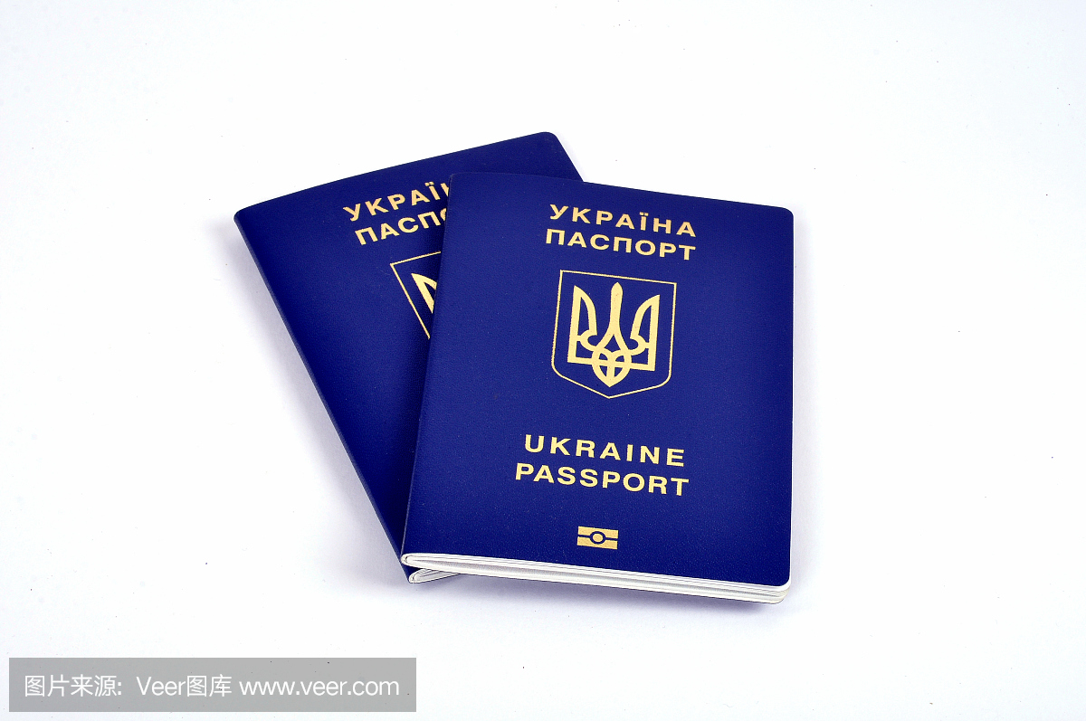 乌克兰的外国生物统计护照在白色背景隔绝了。