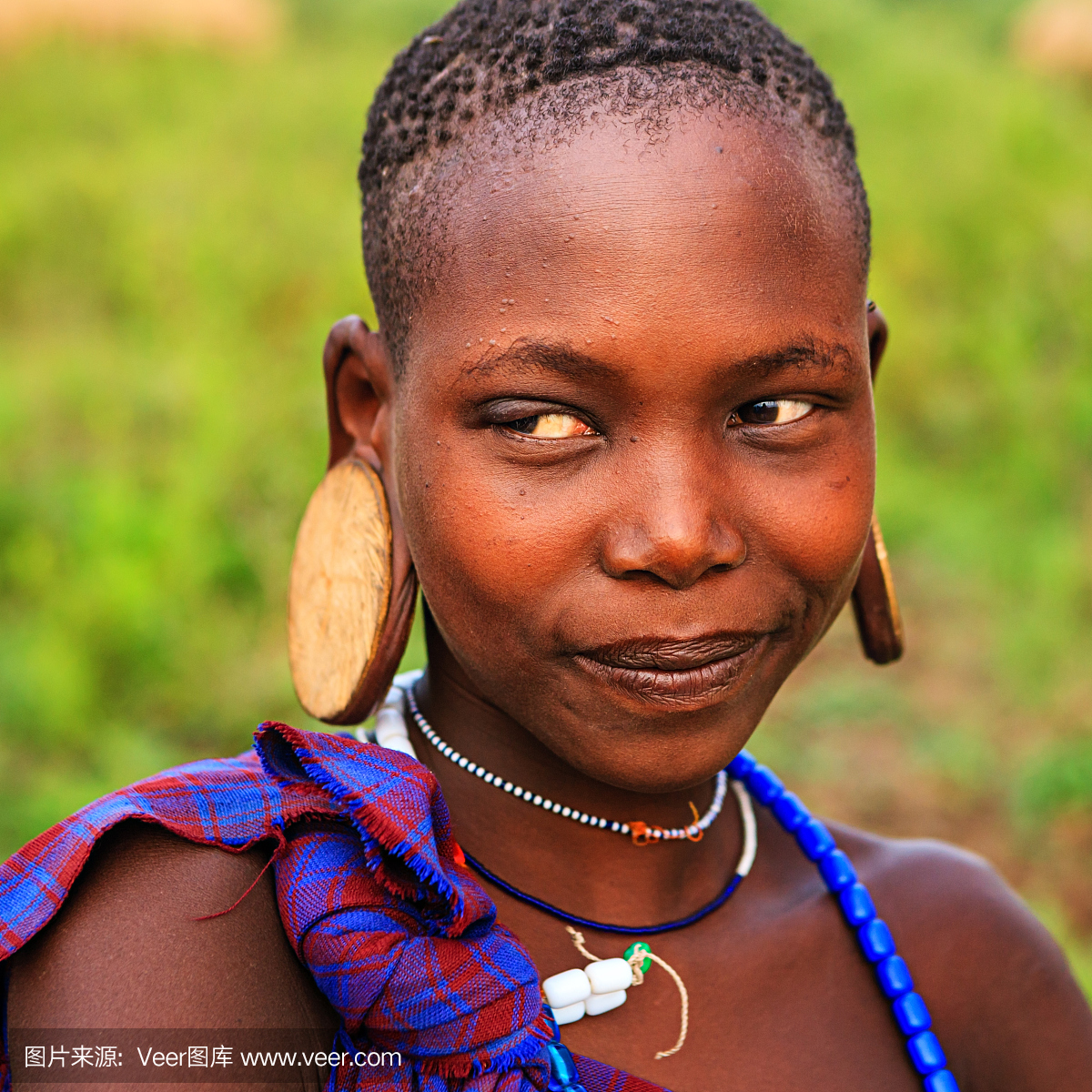 来自毛利族部落,埃塞俄比亚,非洲的妇女肖像