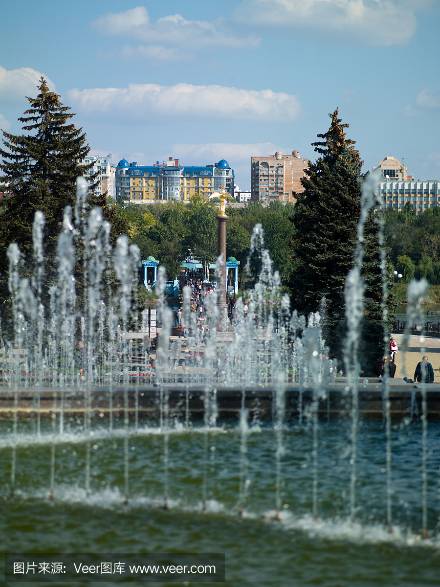 喷泉在顿涅茨克市中心