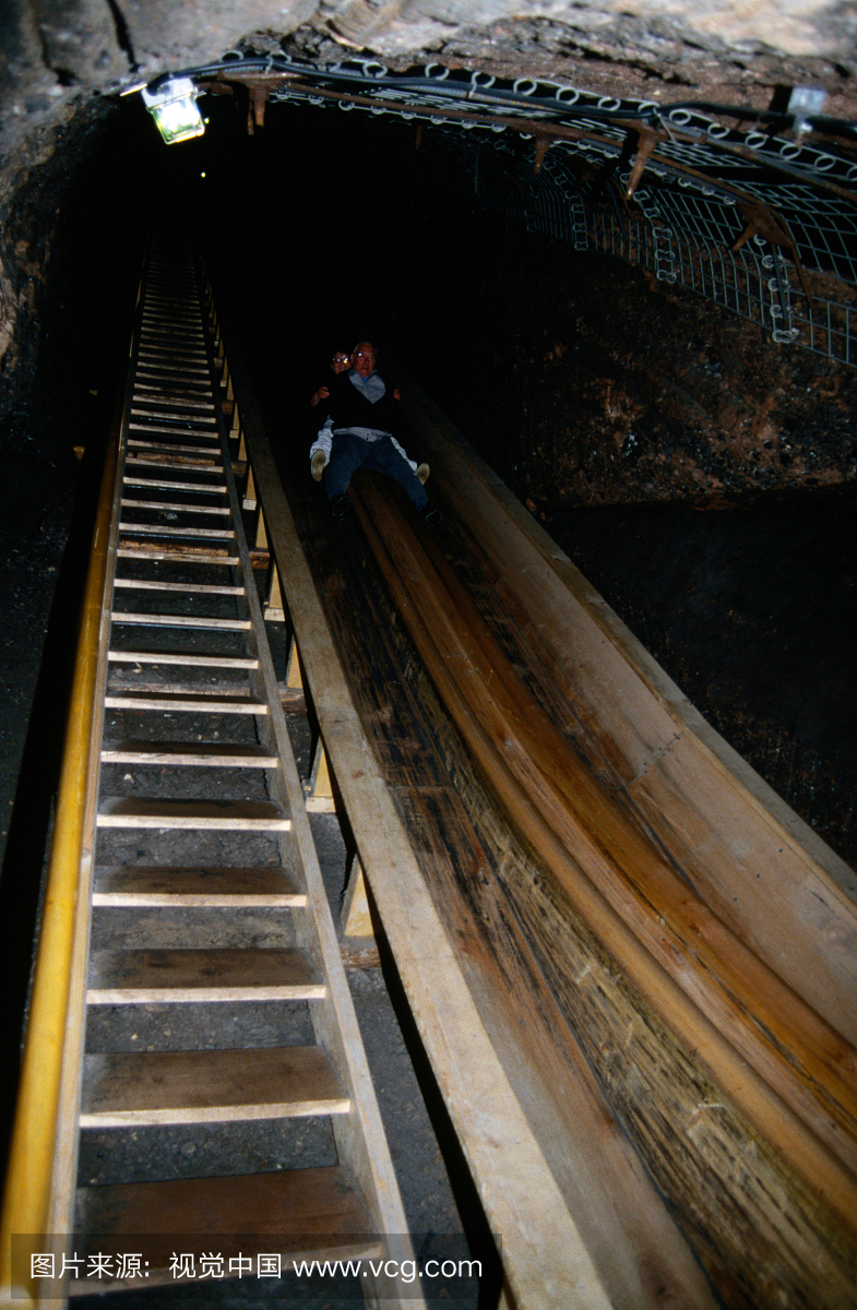 rchtesgaden的Salzbergwerk(盐矿)的雪橇滑道。