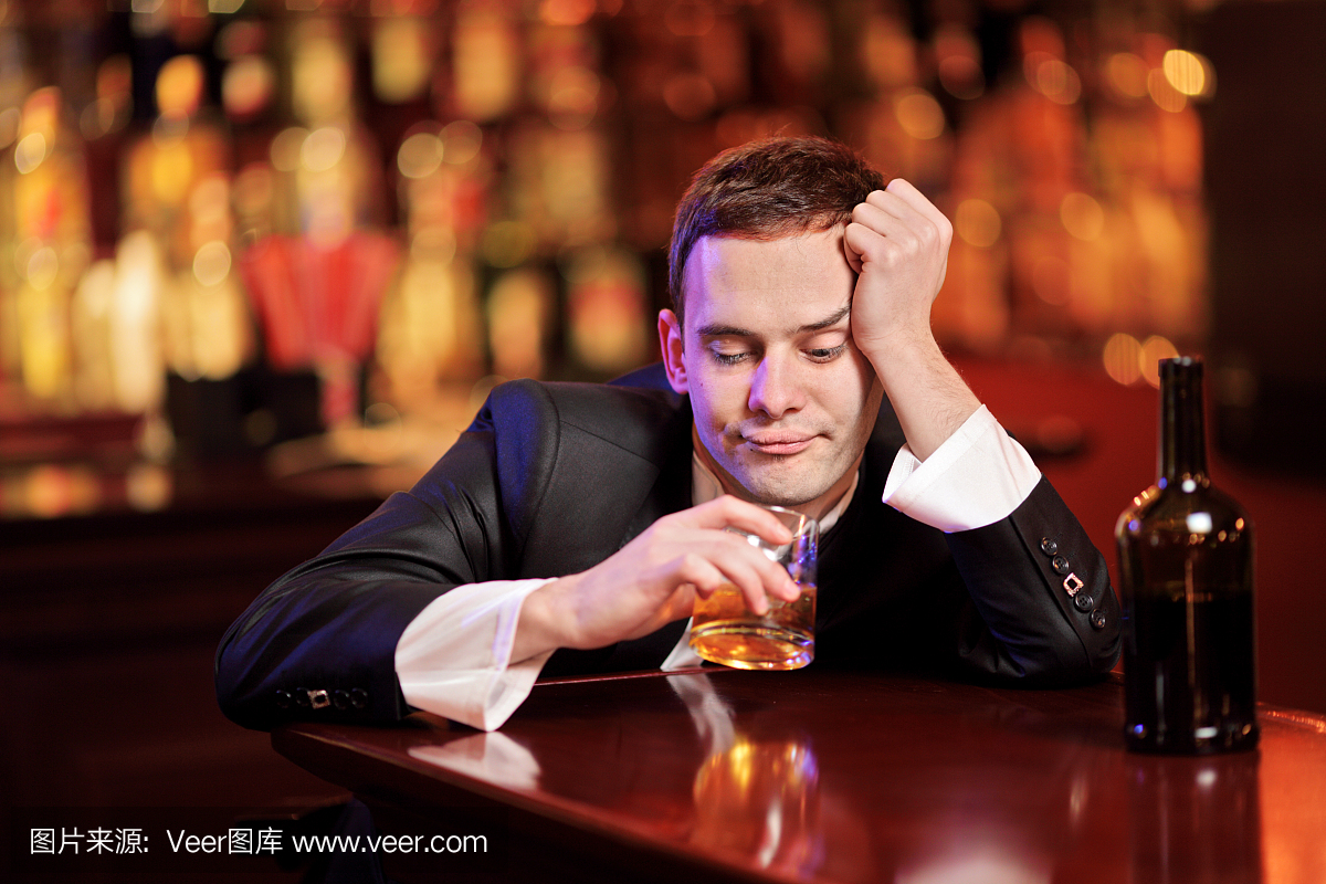 喝醉的,喝多的,酒后,狂闹