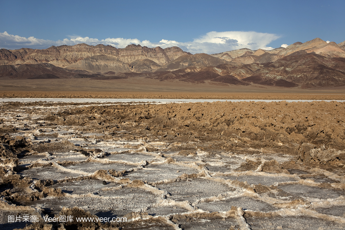 泥泞的盐场和黑山死亡谷加州