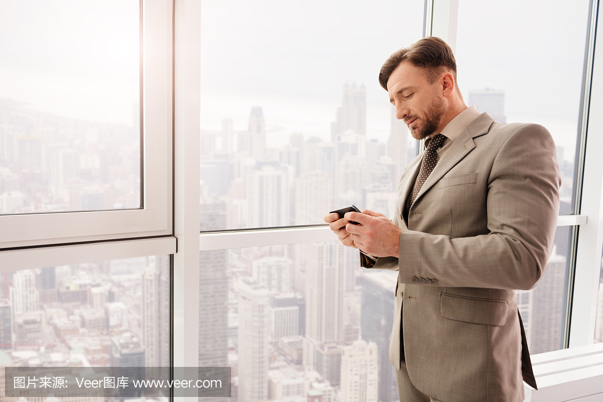 专横,专横的,不讲理,逼迫