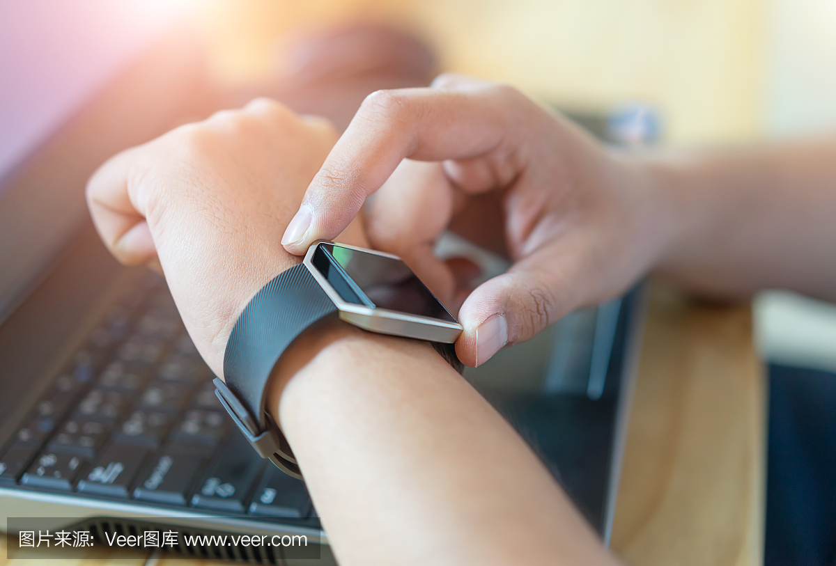 智能手表,智能手环,笔记本电脑,水平画幅