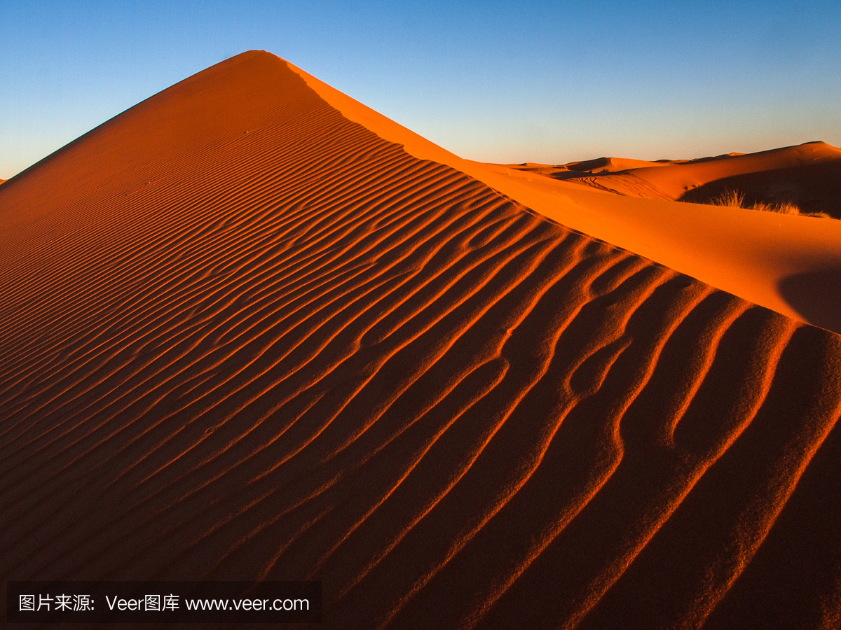 摩洛哥撒哈拉沙漠的Erg Chebbi沙丘。