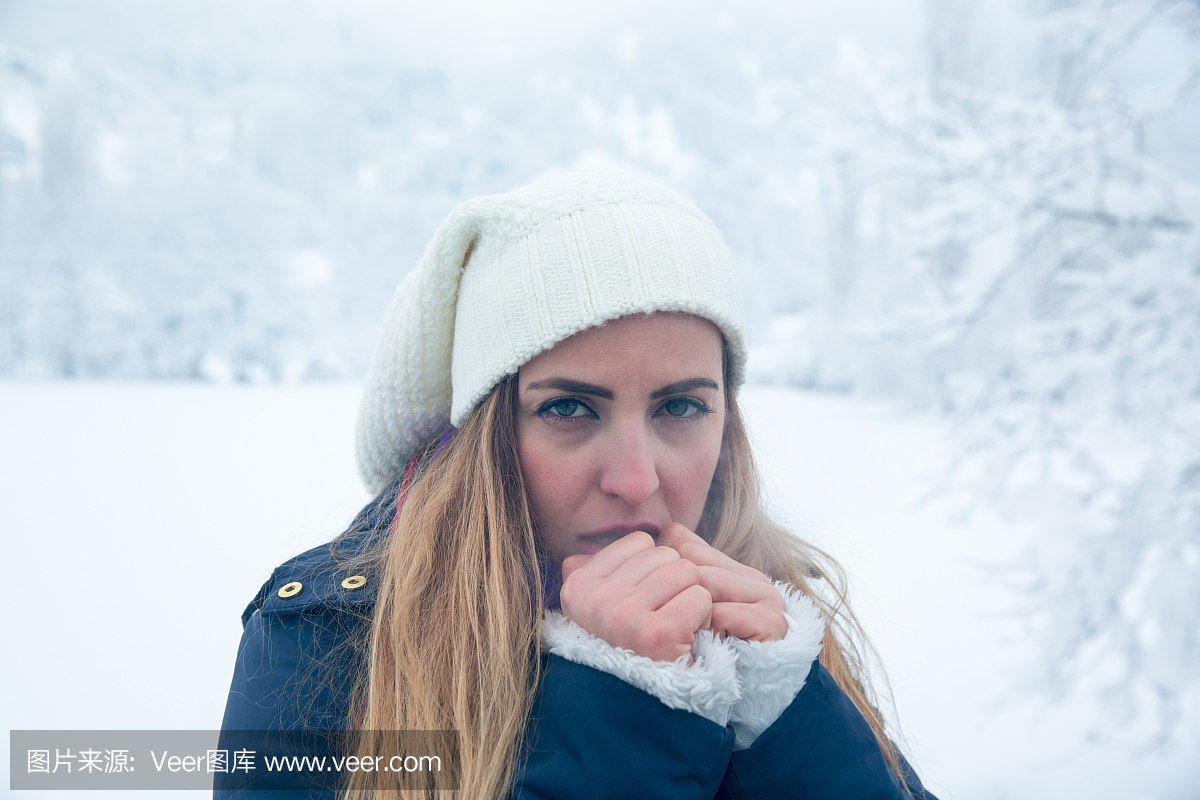 颤抖,打冷战的,哆嗦,打寒战