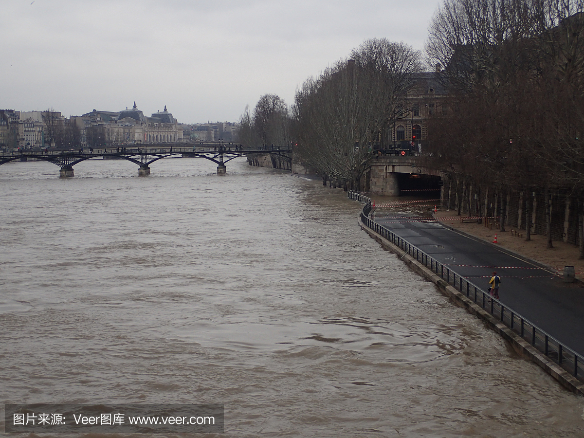 Flood of Seine\/Paris,France