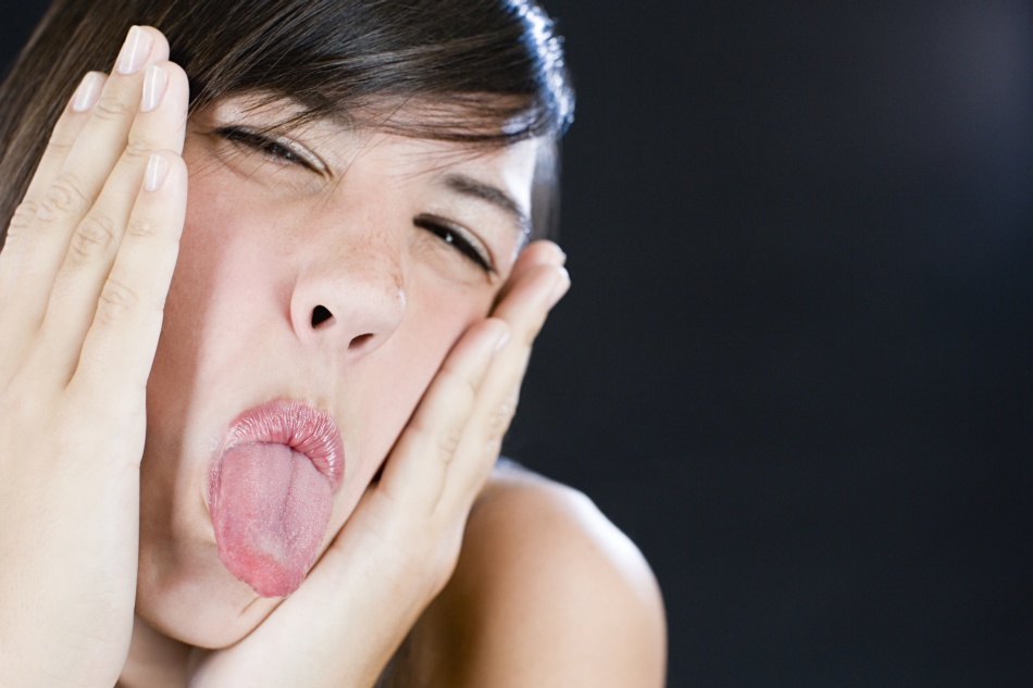 女生向男生吐舌头和做鬼脸有代表什么意思嘛?