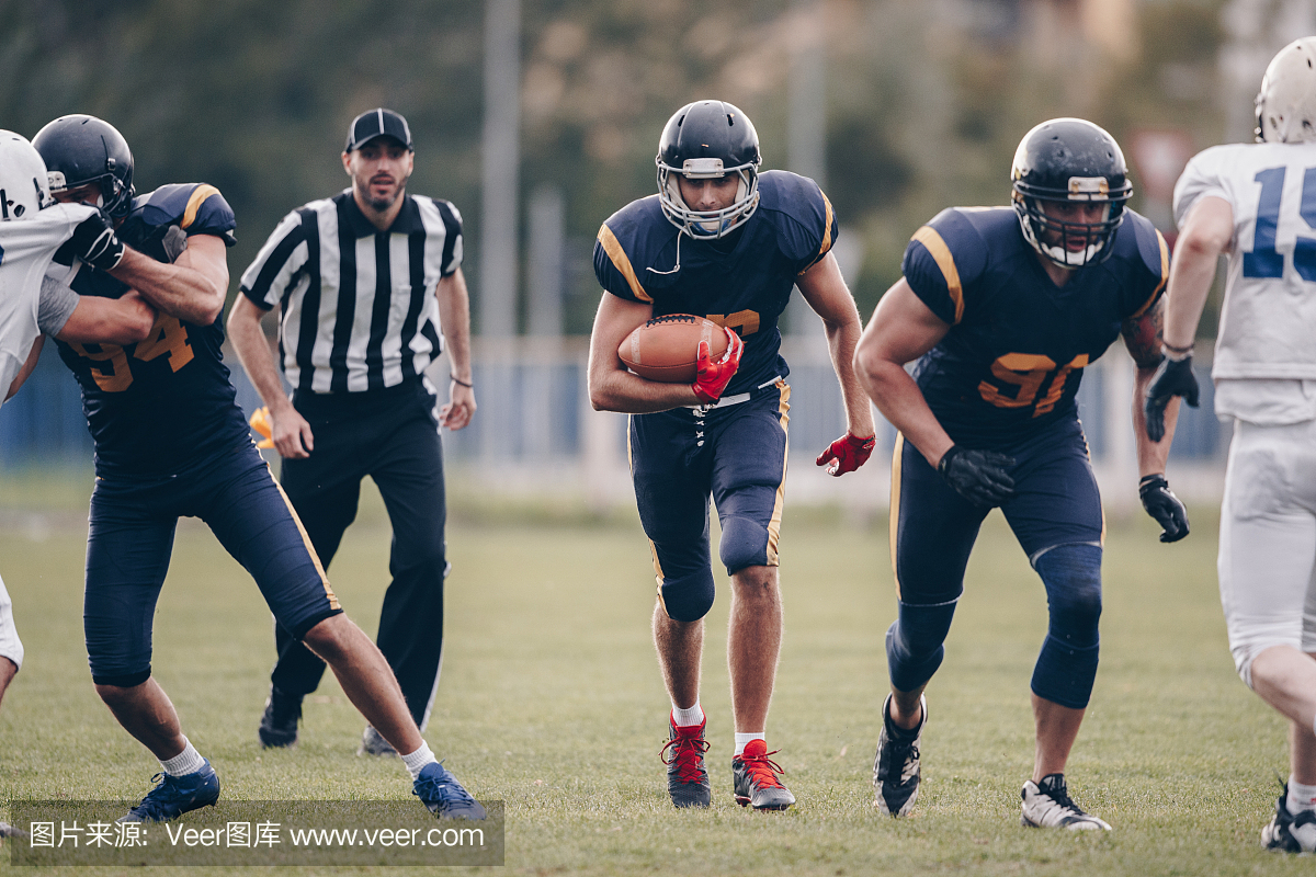 美式足球比赛场上!