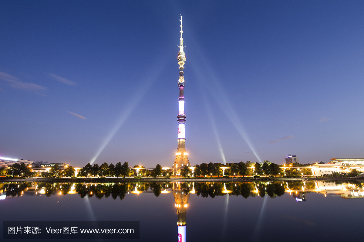 电视(Ostankino)塔在夜,莫斯科,俄罗斯