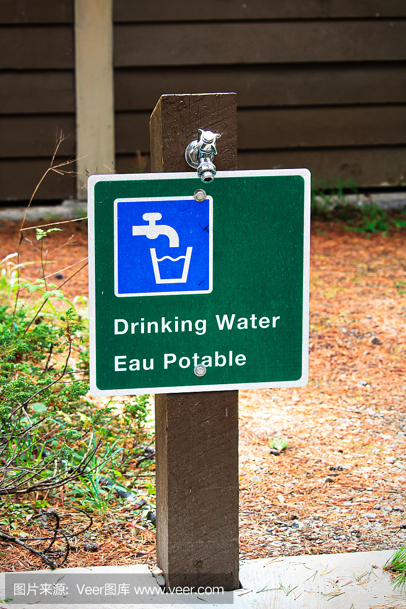 英文和法文的饮用水标志